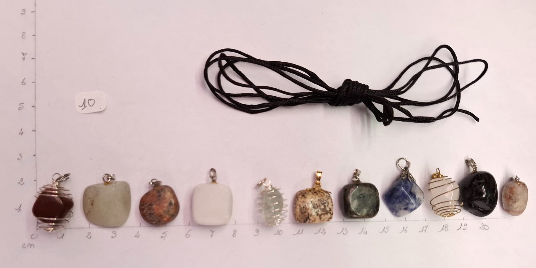 Lot De 20 Colliers Fantaisie Neufs - Pendentifs Variés, Déstockage Sans Emballage