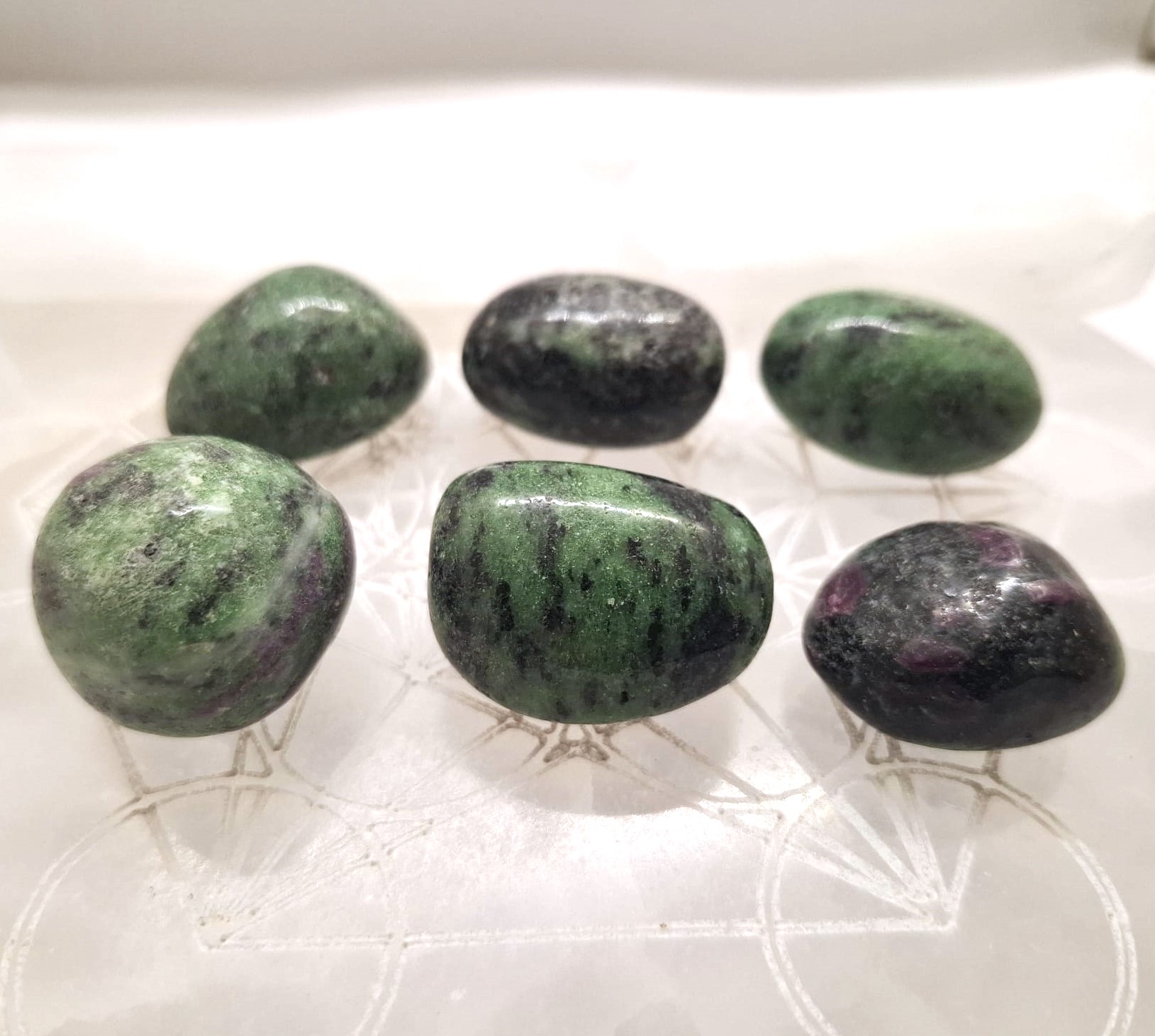 Pierres Roulées de Zoïsite à Rubis